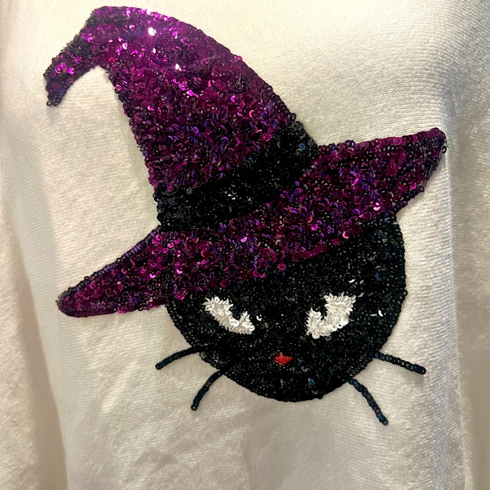 NWOT VICTORIA HARBOUR BLACK CAT SWEATER CAPE PONCHO SEQUIN 💜 WHITE PURPLE HAT